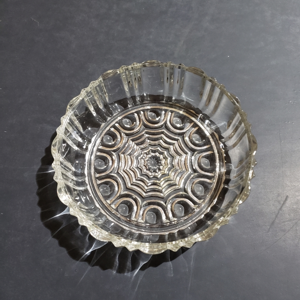 Vtg pressed glass spiderweb bowl